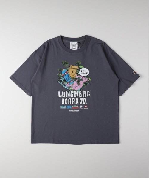Right-on(ライトオン)の「Other(ソノタ)グラフィックプリントTシャツ(Tシャツ/カットソー・メンズ・レッド/ホワイト/ダークグレー・M/XL/L/S)」の2枚目の写真