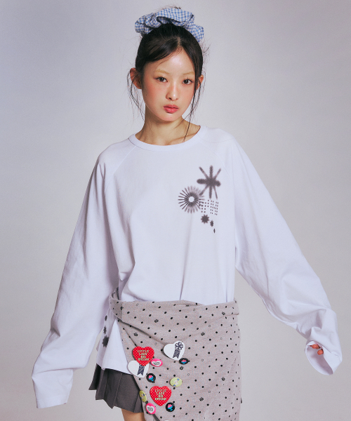 YOUHEE(ユヒ)の「STAR RAGLAN LONG SLEEVE_WHITE(Tシャツ/カットソー・レディース・その他・FREE)」の1枚目の写真