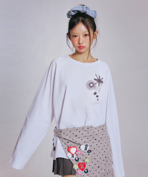 YOUHEE(ユヒ)の「STAR RAGLAN LONG SLEEVE_WHITE(Tシャツ/カットソー・レディース・その他・FREE)」の2枚目の写真