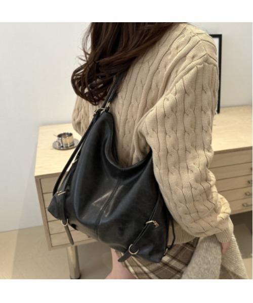 LAUTRE COTE（ロウトレコウト）の「２WAY軽量 リュック、トートバッグ ショルダー 肩掛け バッグ大容量 A４対応（ショルダーバッグ・レディース・ブラック/ブラウン・FREE）」の7枚目の写真