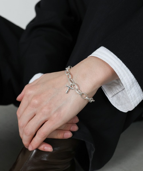 TEN.（テン）の「【新作】SILVER925 ドローイングアルファベットチャーム Large（チャーム・レディース・シルバー・P/K/Y/F/A/C/E/H/J/N/R/T/D/X/S/M/L/B/Q/W/Z）」の4枚目の写真
