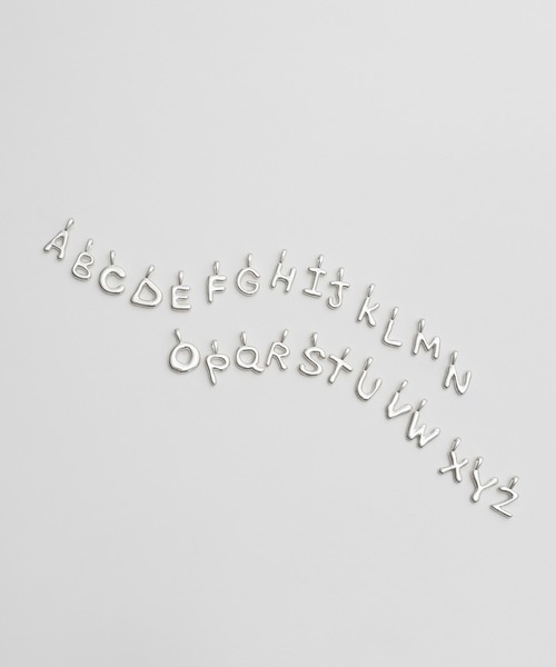TEN.（テン）の「【新作】SILVER925 ドローイングアルファベットチャーム Large（チャーム・レディース・シルバー・P/K/Y/F/A/C/E/H/J/N/R/T/D/X/S/M/L/B/Q/W/Z）」の6枚目の写真