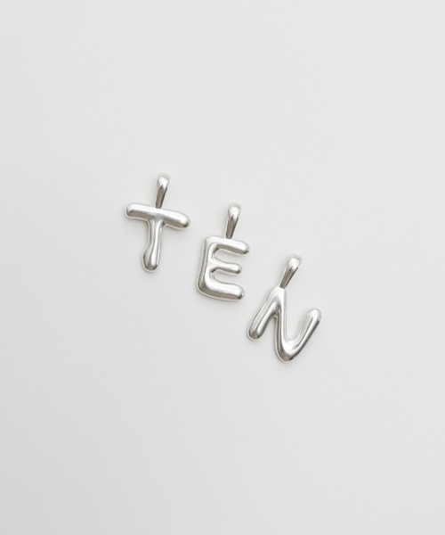 TEN.（テン）の「【新作】SILVER925 ドローイングアルファベットチャーム Large（チャーム・レディース・シルバー・P/K/Y/F/A/C/E/H/J/N/R/T/D/X/S/M/L/B/Q/W/Z）」の8枚目の写真