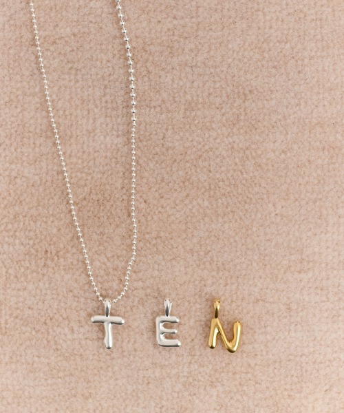 TEN.（テン）の「【新作】SILVER925 ドローイングアルファベットチャーム Large（チャーム・レディース・シルバー・P/K/Y/F/A/C/E/H/J/N/R/T/D/X/S/M/L/B/Q/W/Z）」の9枚目の写真