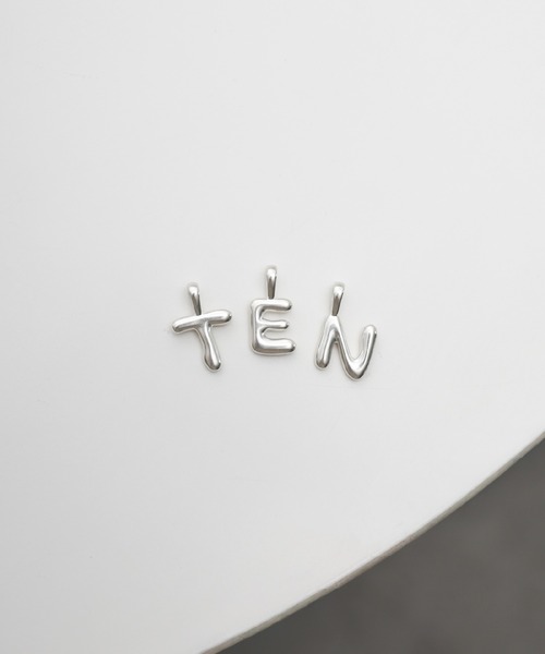TEN.（テン）の「【新作】SILVER925 ドローイングアルファベットチャーム Large（チャーム・レディース・シルバー・P/K/Y/F/A/C/E/H/J/N/R/T/D/X/S/M/L/B/Q/W/Z）」の11枚目の写真