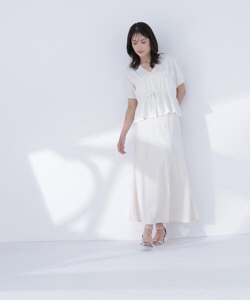NATURAL BEAUTY BASIC(ナチュラルビューティーベーシック)の「バイアスサテンナロースカート(スカート・レディース・オフホワイト/ブラック/ブラック系その他2/ダークブラウン・SMALL/MEDIUM/P/S)」の6枚目の写真