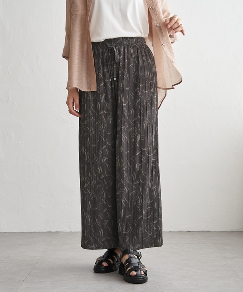 ikka(イッカ)の「さらっとプリーツワイドパンツ(その他パンツ・レディース・ブラウン/ダークグレー/ブルー・L/M/S)」の8枚目の写真