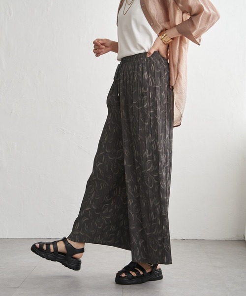 ikka(イッカ)の「さらっとプリーツワイドパンツ(その他パンツ・レディース・ブラウン/ダークグレー/ブルー・L/M/S)」の9枚目の写真