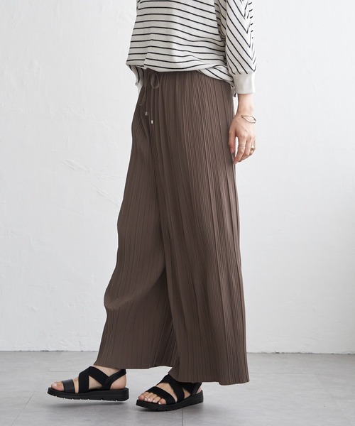 ikka(イッカ)の「さらっとプリーツワイドパンツ(その他パンツ・レディース・ブラウン/ダークグレー/ブルー・L/M/S)」の16枚目の写真