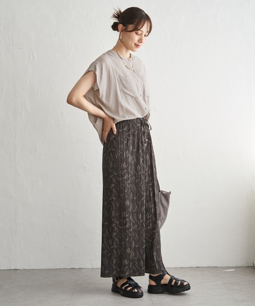 ikka(イッカ)の「さらっとプリーツワイドパンツ(その他パンツ・レディース・ブラウン/ダークグレー/ブルー・L/M/S)」の20枚目の写真