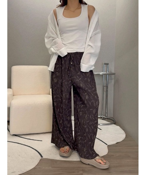 ikka(イッカ)の「さらっとプリーツワイドパンツ(その他パンツ・レディース・ブラウン/ダークグレー/ブルー・L/M/S)」の5枚目の写真