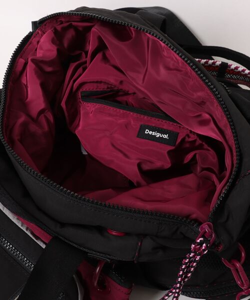 Desigual(デシグアル)の「Voyager取り外しポーチ付き大容量バッグ【2026秋冬新作】(バックパック/リュック・レディース・ブラック・FREE)」の6枚目の写真