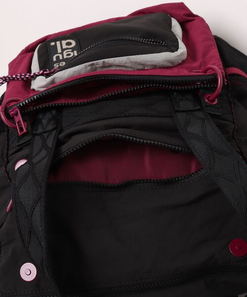 Desigual(デシグアル)の「Voyager取り外しポーチ付き大容量バッグ【2026秋冬新作】(バックパック/リュック・レディース・ブラック・FREE)」の7枚目の写真