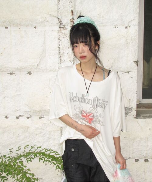 HUG YOUR SKIN(ハグユアスキン)の「リベリオンルーズTシャツ(ホワイト)(Tシャツ/カットソー・レディース・その他・FREE)」の5枚目の写真