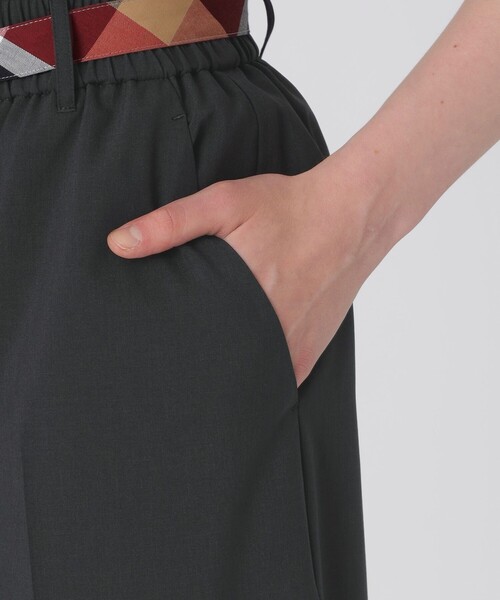 BLUE LABEL CRESTBRIDGE(ブルーレーベルクレストブリッジ)の「【一部店舗限定】ハイカウントナノストレッチワイドパンツ(その他パンツ・レディース・ブラック/ベージュ・38/36)」の8枚目の写真