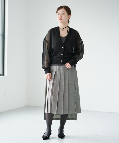 IENA(イエナ)の「《/洗濯機洗い可》シアーVネックカーディガン(カーディガン/ボレロ・レディース・ブルー/パープル/ブラック・FREE)」の11枚目の写真