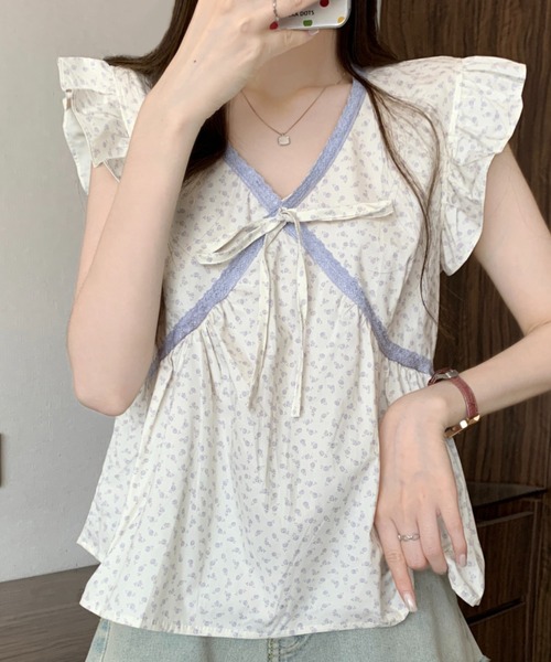 AMAJI(アマジ)の「リボンタイ フリル フレンチスリーブ クロップドブラウス(シャツ/ブラウス・レディース・ネイビー/ベージュ・FREE)」の2枚目の写真