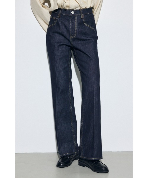 AZUL by moussy（アズールバイマウジー）の「【身長/骨格別着用画像あり】AZUL DENIM センタープレスフレアデニム（デニムパンツ・レディース・ワンウォッシュ/ブルー・26inch/25inch/24inch/23inch）」の2枚目の写真