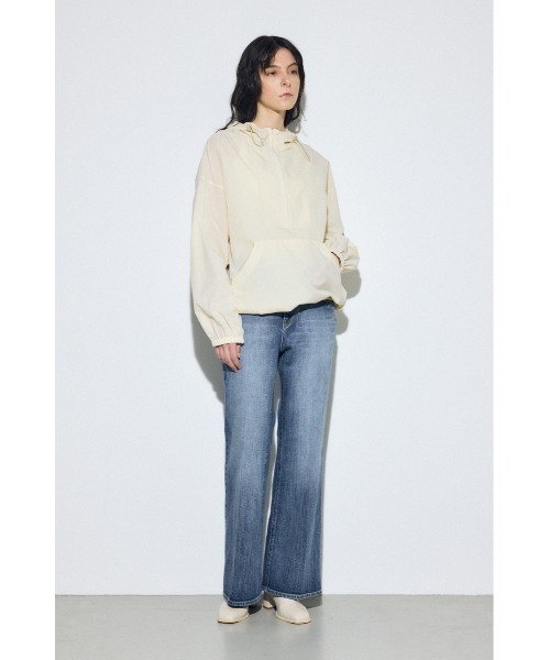 AZUL by moussy（アズールバイマウジー）の「【身長/骨格別着用画像あり】AZUL DENIM センタープレスフレアデニム（デニムパンツ・レディース・ワンウォッシュ/ブルー・26inch/25inch/24inch/23inch）」の7枚目の写真