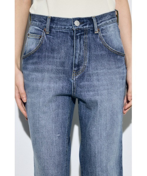 AZUL by moussy（アズールバイマウジー）の「【身長/骨格別着用画像あり】AZUL DENIM センタープレスフレアデニム（デニムパンツ・レディース・ワンウォッシュ/ブルー・26inch/25inch/24inch/23inch）」の9枚目の写真