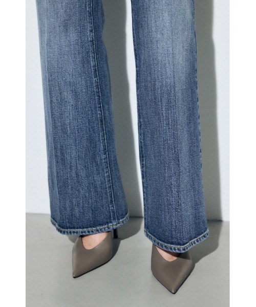 AZUL by moussy（アズールバイマウジー）の「【身長/骨格別着用画像あり】AZUL DENIM センタープレスフレアデニム（デニムパンツ・レディース・ワンウォッシュ/ブルー・26inch/25inch/24inch/23inch）」の12枚目の写真