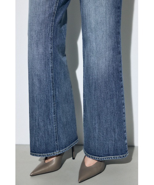 AZUL by moussy（アズールバイマウジー）の「【身長/骨格別着用画像あり】AZUL DENIM センタープレスフレアデニム（デニムパンツ・レディース・ワンウォッシュ/ブルー・26inch/25inch/24inch/23inch）」の13枚目の写真