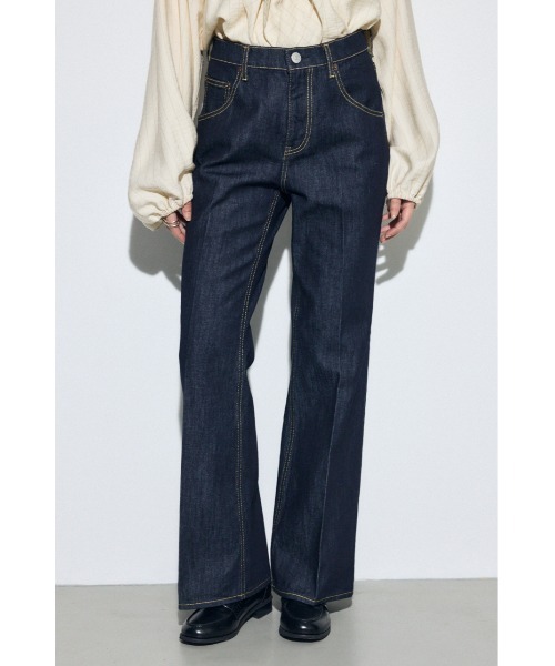 AZUL by moussy（アズールバイマウジー）の「【身長/骨格別着用画像あり】AZUL DENIM センタープレスフレアデニム（デニムパンツ・レディース・ワンウォッシュ/ブルー・26inch/25inch/24inch/23inch）」の14枚目の写真