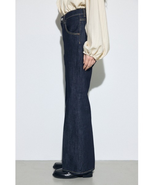 AZUL by moussy（アズールバイマウジー）の「【身長/骨格別着用画像あり】AZUL DENIM センタープレスフレアデニム（デニムパンツ・レディース・ワンウォッシュ/ブルー・26inch/25inch/24inch/23inch）」の15枚目の写真