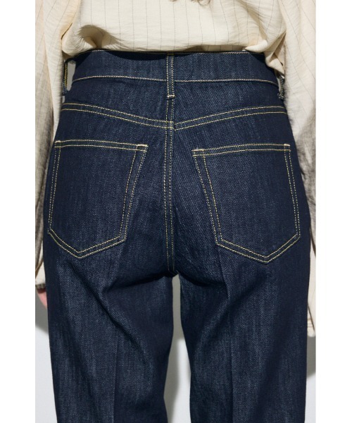 AZUL by moussy（アズールバイマウジー）の「【身長/骨格別着用画像あり】AZUL DENIM センタープレスフレアデニム（デニムパンツ・レディース・ワンウォッシュ/ブルー・26inch/25inch/24inch/23inch）」の21枚目の写真