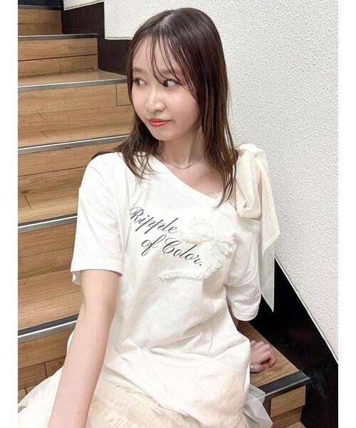 dazzlin(ダズリン)の「ワンショルフリルリボンビッグTシャツ(Tシャツ/カットソー・レディース・チャコールグレー/ブルー/オフホワイト・FREE)」の2枚目の写真