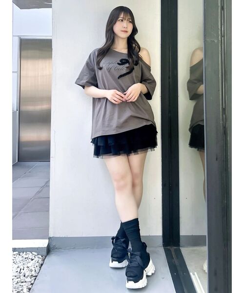 dazzlin(ダズリン)の「ワンショルフリルリボンビッグTシャツ(Tシャツ/カットソー・レディース・チャコールグレー/ブルー/オフホワイト・FREE)」の10枚目の写真