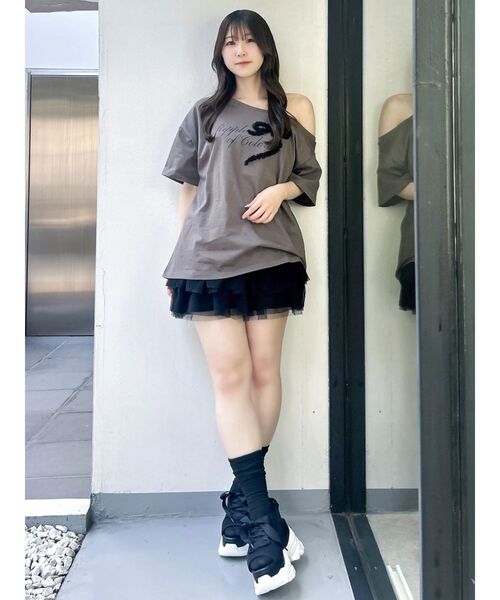 dazzlin(ダズリン)の「ワンショルフリルリボンビッグTシャツ(Tシャツ/カットソー・レディース・チャコールグレー/ブルー/オフホワイト・FREE)」の11枚目の写真