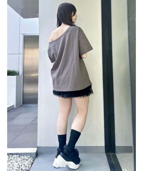 dazzlin(ダズリン)の「ワンショルフリルリボンビッグTシャツ(Tシャツ/カットソー・レディース・チャコールグレー/ブルー/オフホワイト・FREE)」の13枚目の写真