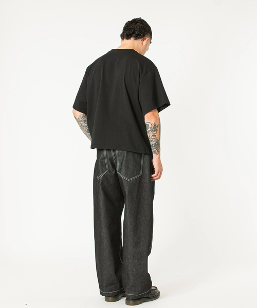 WISM(ウィズム)の「Estudio Niksen / エストゥディオ・ニクセン Signature Cropped Tee(Tシャツ/カットソー・メンズ・チャコールグレー/ホワイト/ブラック/ネイビー・1/2)」の9枚目の写真