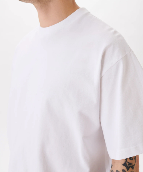 WISM(ウィズム)の「Estudio Niksen / エストゥディオ・ニクセン Signature Cropped Tee(Tシャツ/カットソー・メンズ・チャコールグレー/ホワイト/ブラック/ネイビー・1/2)」の16枚目の写真