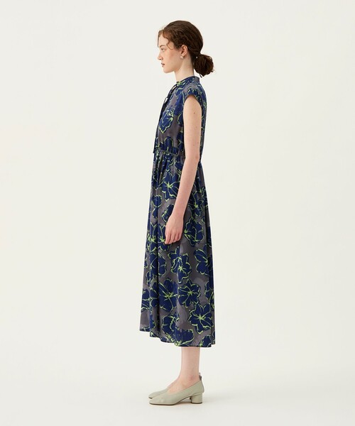 BALLSEY(ボールジィ)の「ローズプリント スタンドカラーワンピース(ワンピース・レディース・グレー系その他/ベージュ系その他・36)」の4枚目の写真