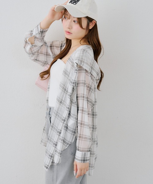 continuer de NICE CLAUP(コンティニューデナイスクラップ)の「フード付ビッグシャツ(シャツ/ブラウス・レディース・ホワイト系その他/ブラック系その他/ボルドー/オフホワイト・FREE)」の2枚目の写真