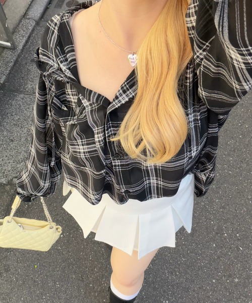 continuer de NICE CLAUP(コンティニューデナイスクラップ)の「フード付ビッグシャツ(シャツ/ブラウス・レディース・ホワイト系その他/ブラック系その他/ボルドー/オフホワイト・FREE)」の3枚目の写真