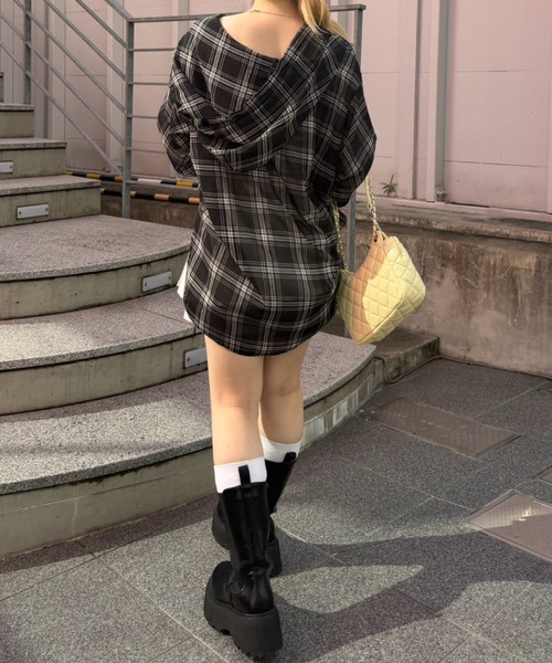 continuer de NICE CLAUP(コンティニューデナイスクラップ)の「フード付ビッグシャツ(シャツ/ブラウス・レディース・ホワイト系その他/ブラック系その他/ボルドー/オフホワイト・FREE)」の5枚目の写真
