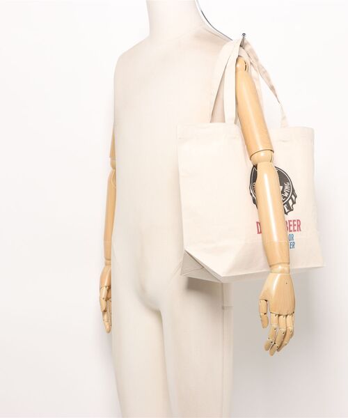 Ol' Basics(オールベーシックス)の「Ol' Basics(オール・ベーシックス) トートバッグ キャンバス ボトルキャップイラスト ロゴ プリント 鞄 BAG アメカジ メンズ レディース ユニセックス MLサイズ(トートバッグ・レディース・ナチュラル・FREE)」の6枚目の写真