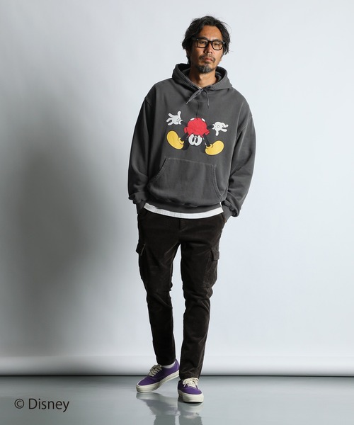 The DUFFER of ST.GEORGE（ザダファーオブセントジョージ）の「【WEB限定アイテム】＜Mickey Mouse＞ SWEAT HOODIE：<ミッキーマウス> スウェットフーディー（パーカー・メンズ・チャコールグレー/ネイビー/ベージュ・X-LARGE/LARGE/MEDIUM/SMALL）」の5枚目の写真