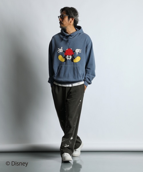 The DUFFER of ST.GEORGE（ザダファーオブセントジョージ）の「【WEB限定アイテム】＜Mickey Mouse＞ SWEAT HOODIE：<ミッキーマウス> スウェットフーディー（パーカー・メンズ・チャコールグレー/ネイビー/ベージュ・X-LARGE/LARGE/MEDIUM/SMALL）」の17枚目の写真