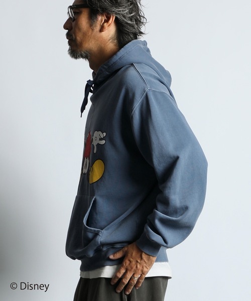The DUFFER of ST.GEORGE（ザダファーオブセントジョージ）の「【WEB限定アイテム】＜Mickey Mouse＞ SWEAT HOODIE：<ミッキーマウス> スウェットフーディー（パーカー・メンズ・チャコールグレー/ネイビー/ベージュ・X-LARGE/LARGE/MEDIUM/SMALL）」の18枚目の写真