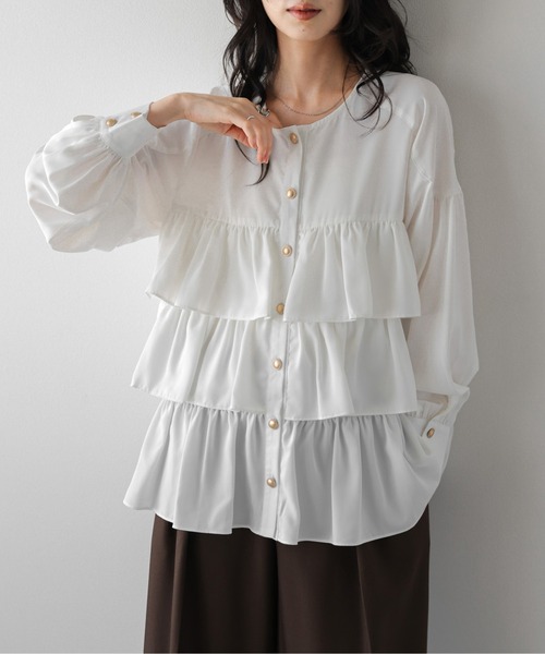 SUGAR BISKET(シュガービスケット)の「ティアードデザイン フレアブラウス/上品/ゴールドボタン(シャツ/ブラウス・レディース・ホワイト/ブラック・フリー)」の1枚目の写真