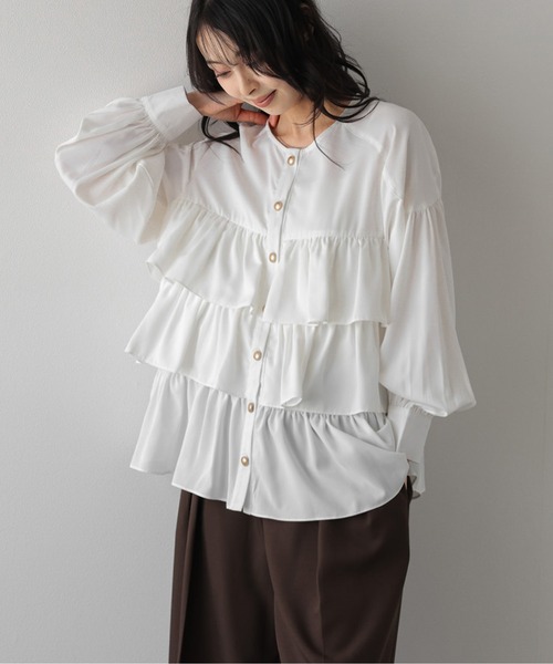 SUGAR BISKET(シュガービスケット)の「ティアードデザイン フレアブラウス/上品/ゴールドボタン(シャツ/ブラウス・レディース・ホワイト/ブラック・フリー)」の22枚目の写真