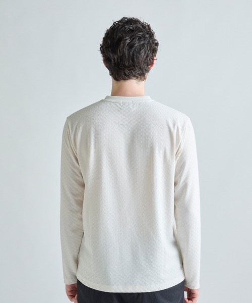MEN'S BIGI（メンズビギ）の「リンクスジャカード 変形クルーネックロングTシャツ［抗菌防臭］（Tシャツ/カットソー・メンズ・ボルドー/ブラック/ブルー/ホワイト・05/04/01/03/02）」の6枚目の写真