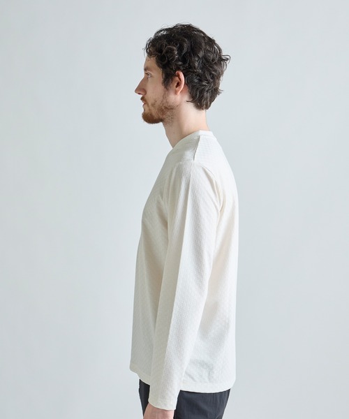 MEN'S BIGI（メンズビギ）の「リンクスジャカード 変形クルーネックロングTシャツ［抗菌防臭］（Tシャツ/カットソー・メンズ・ボルドー/ブラック/ブルー/ホワイト・05/04/01/03/02）」の5枚目の写真