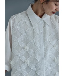 立体花デコレーションのメッシュフラワーシャツトップス