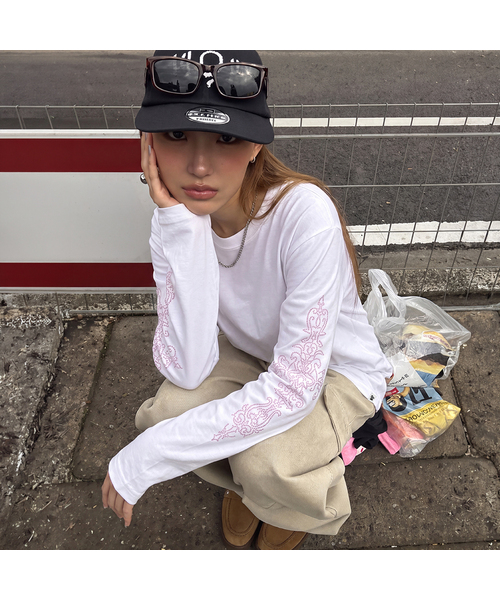GRAVER（グレーバー）の「[UNISEX] SIM SLEEVE ロングスリーブ Tシャツ_3color（Tシャツ/カットソー・レディース・ブラック/ホワイト/チャコールグレー・MEDIUM/LARGE）」の2枚目の写真