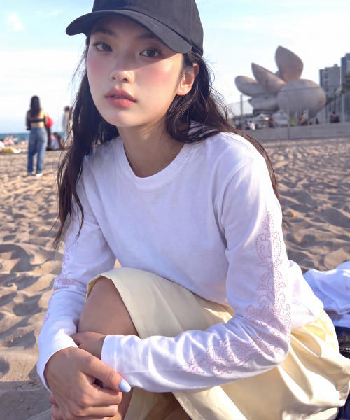 GRAVER（グレーバー）の「[UNISEX] SIM SLEEVE ロングスリーブ Tシャツ_3color（Tシャツ/カットソー・レディース・ブラック/ホワイト/チャコールグレー・MEDIUM/LARGE）」の5枚目の写真